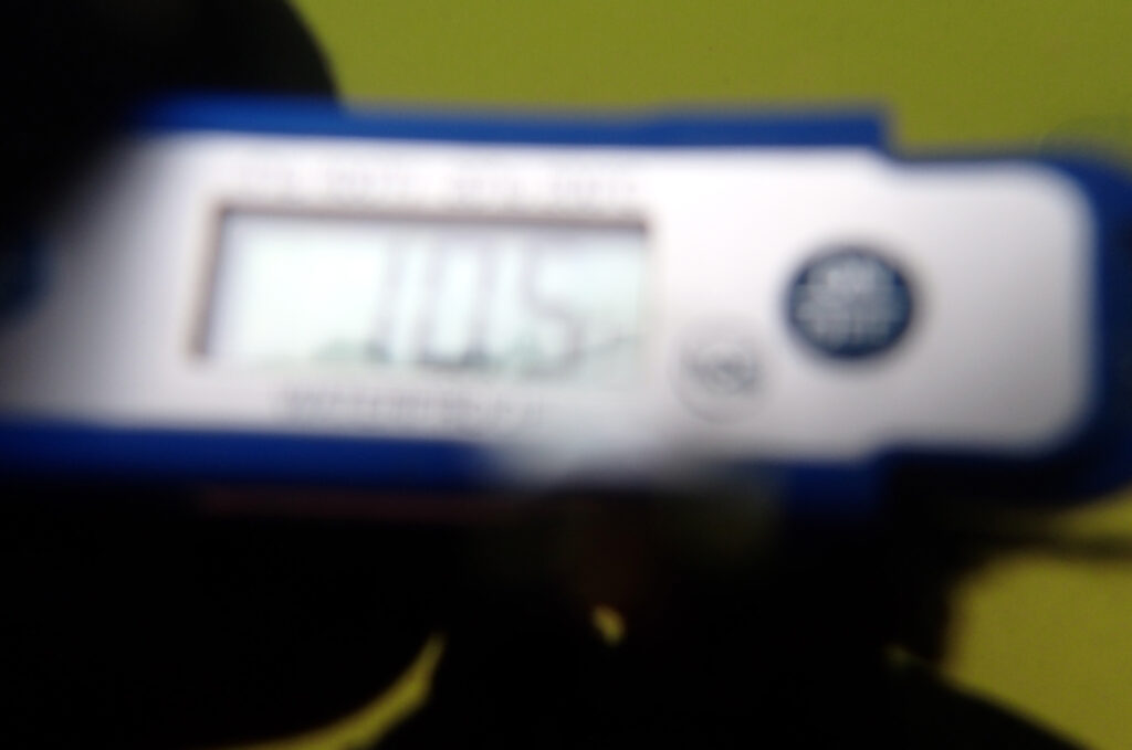 a thermometer reading 10.5° (blurry)